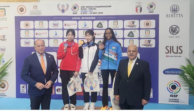 본문 이미지 - 카이로 세계선수권대회 10m 여자 공기소총에서 한국 신기록을 세우며 금메달을 획득한 반효진. &#40;대한사격연맹 제공&#41;