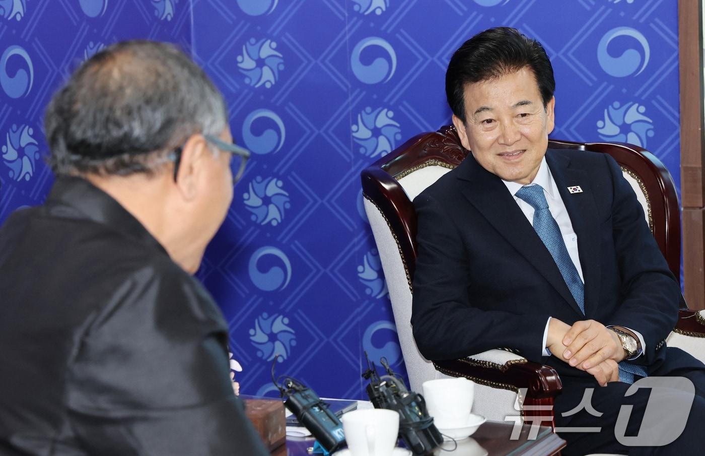 정동영 통일부 장관이 10일 서울 종로구 정부서울청사에서 타니 상랏&#40;Tanee Sangrat&#41; 주한태국대사를 접견하고 있다. 2025.11.10/뉴스1 ⓒ News1 임세영 기자