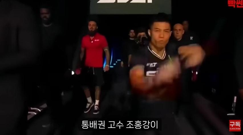 중국 유명 전통 무술 '통배권(通背拳)'의 7대 계승자가 '파워 슬랩' 대회에서 카자흐스탄 상대 선수에게 패배했다. 출처=유튜브 채널 '빡센'