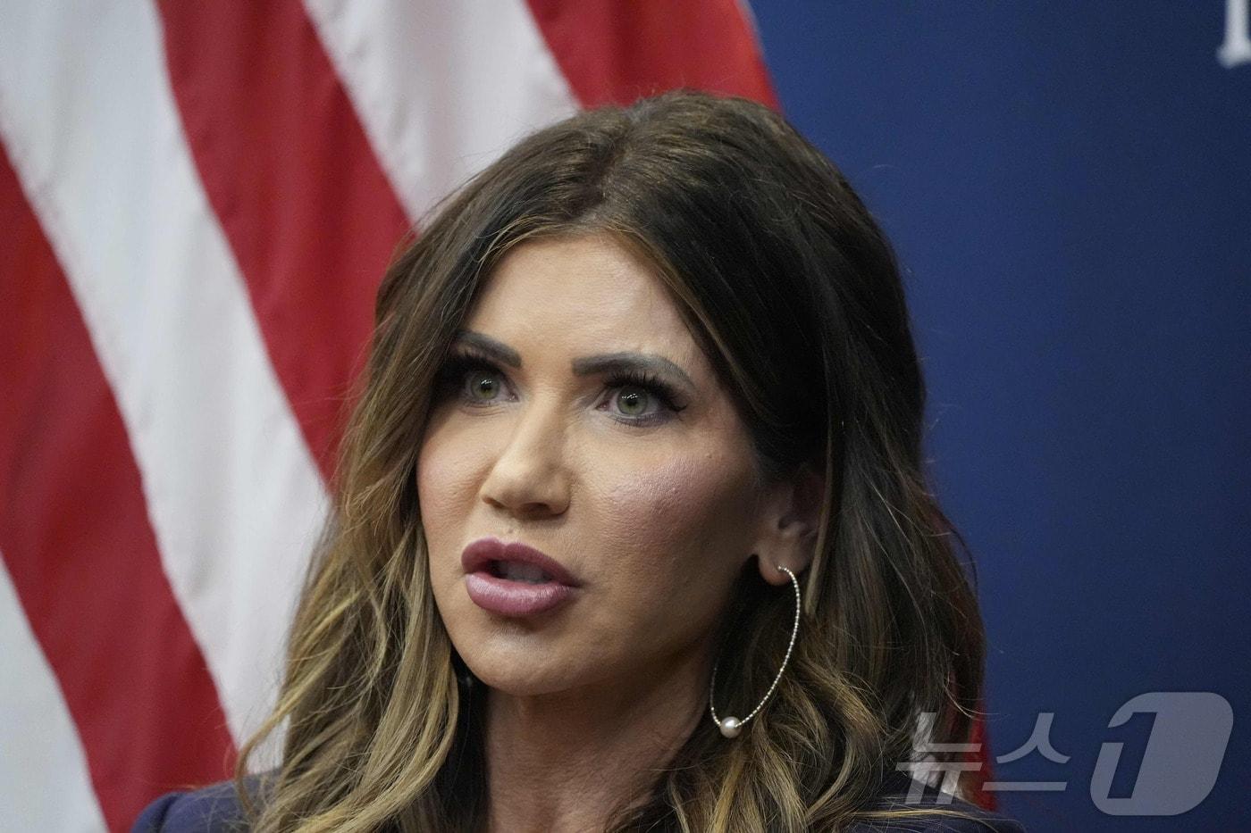 크리스티 놈 미국 국토안보부 장관이 7일 사우스캐롤라이나 찰스턴에서 열린 타운홀 행사에 참석하고 있다. 2025.11.7 ⓒ AFP=뉴스1 ⓒ News1 강민경 기자