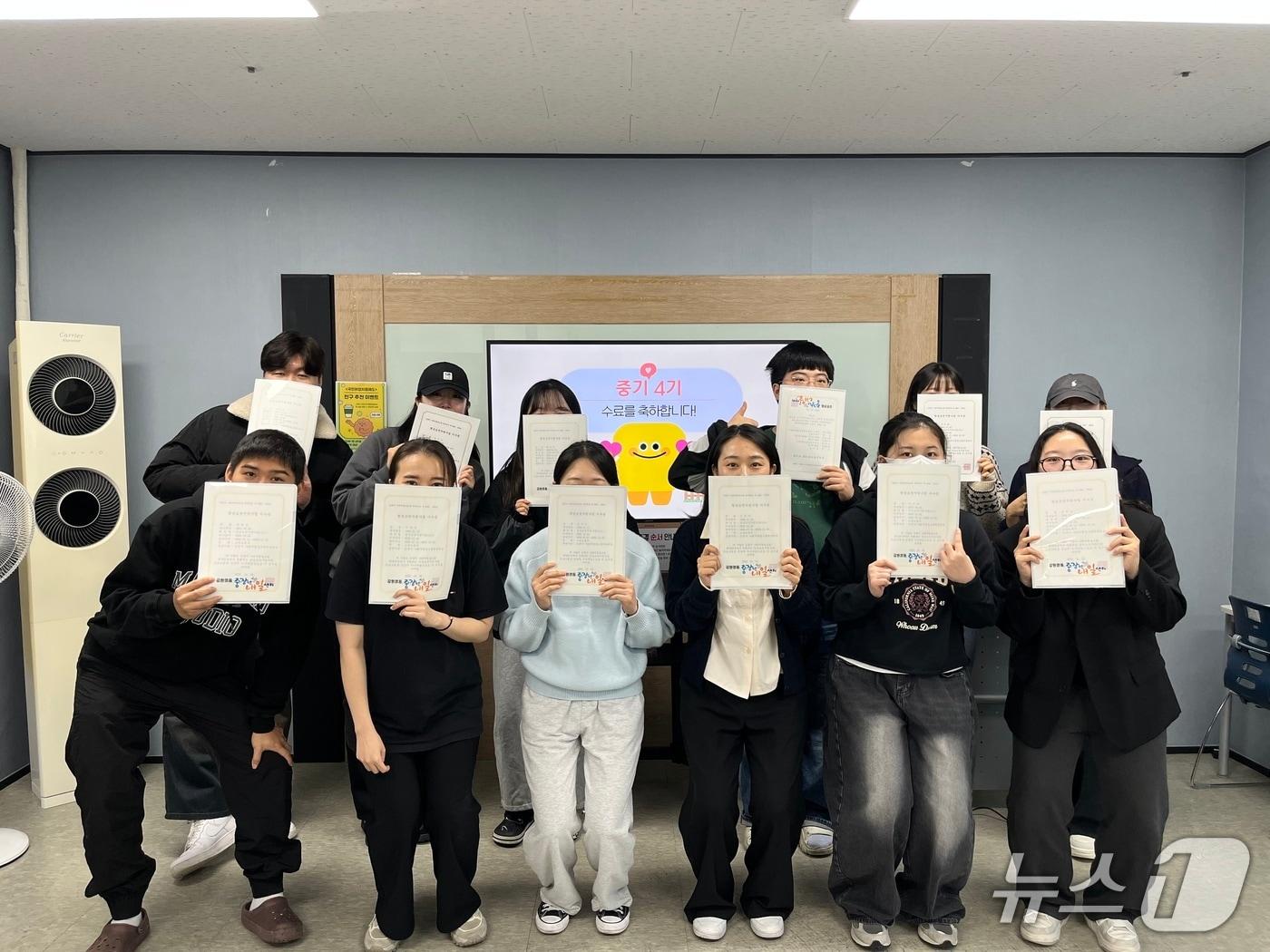 본문 이미지 - 강릉시 청년도전 지원사업 4기 이수식.&#40;강릉시 제공, 재판매 및 DB 금지&#41; 2025.11.10/뉴스1