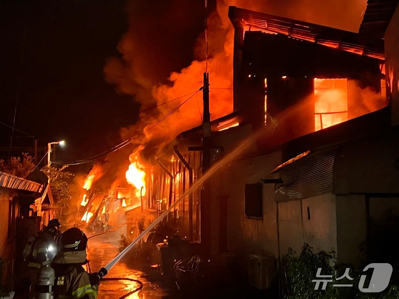 본문 이미지 - 화재 현장 모습.&#40;대전소방 제공. 재판매 및 DB금지&#41;/뉴스1