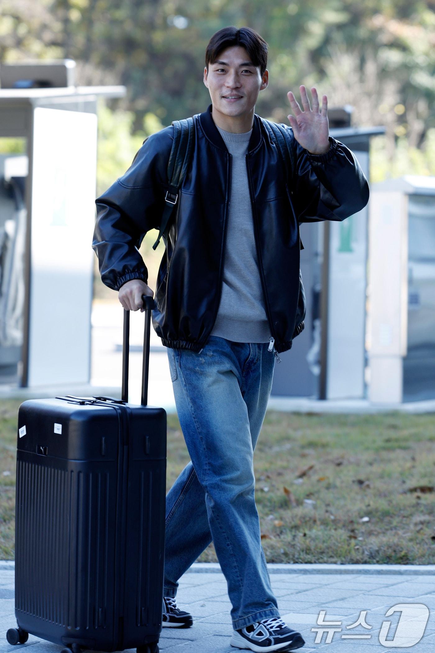 본문 이미지 - 축구대표팀 박진섭이 소집 훈련을 위해 충남 천안시 서북구 대한민국축구종합센터로 들어오고 있다.  무명이었던 선수가 이제 월드컵 출전이라는 꿈을 꾸고 있다. ⓒ News1 박정호 기자