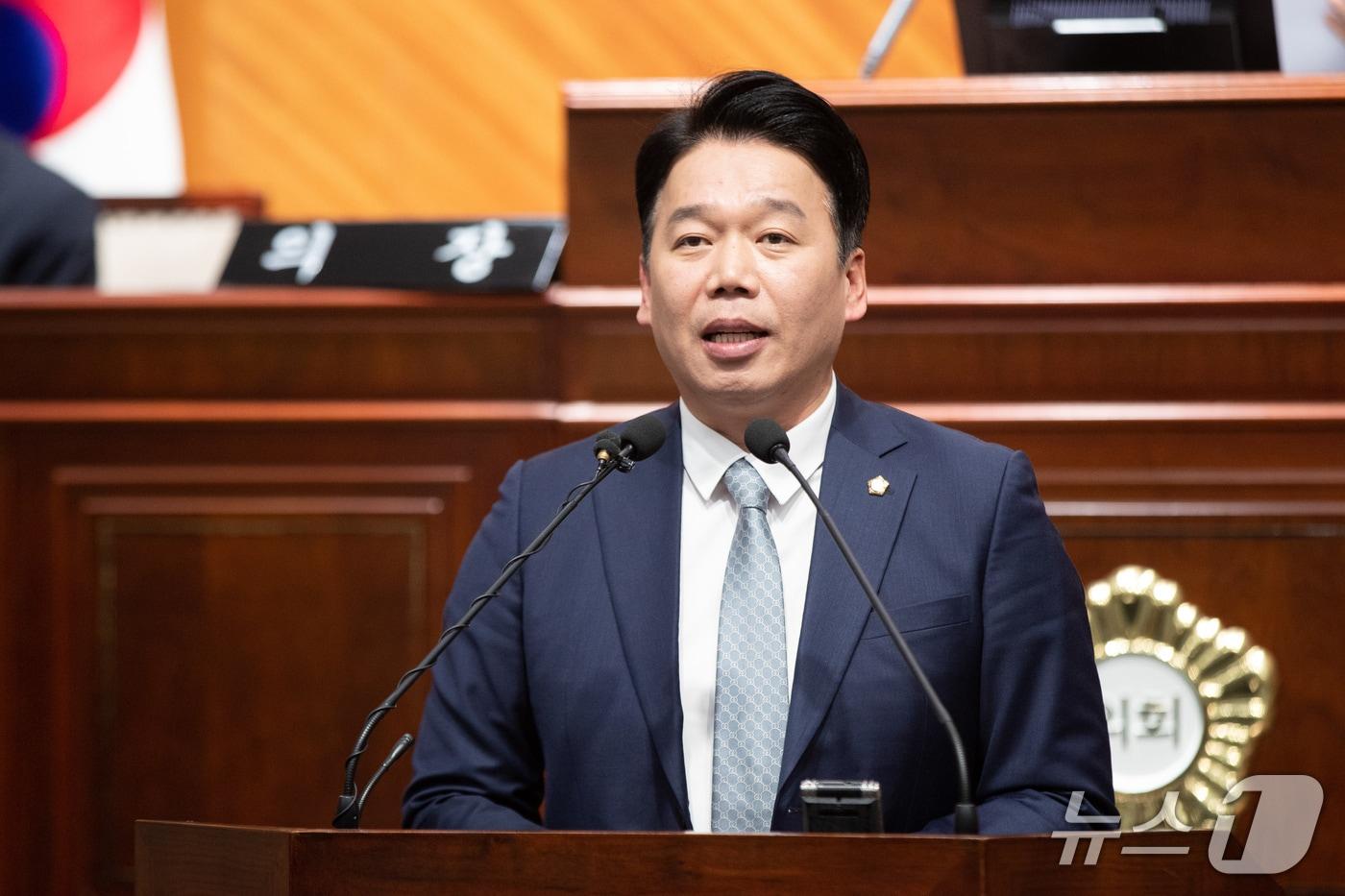 설경민 군산시의회 의원이 10일 열린 제279회 2차 정례회에서 5분 발언을 하고 있다.&#40;군산시의회 제공. 재판매 및 DB 금지&#41;