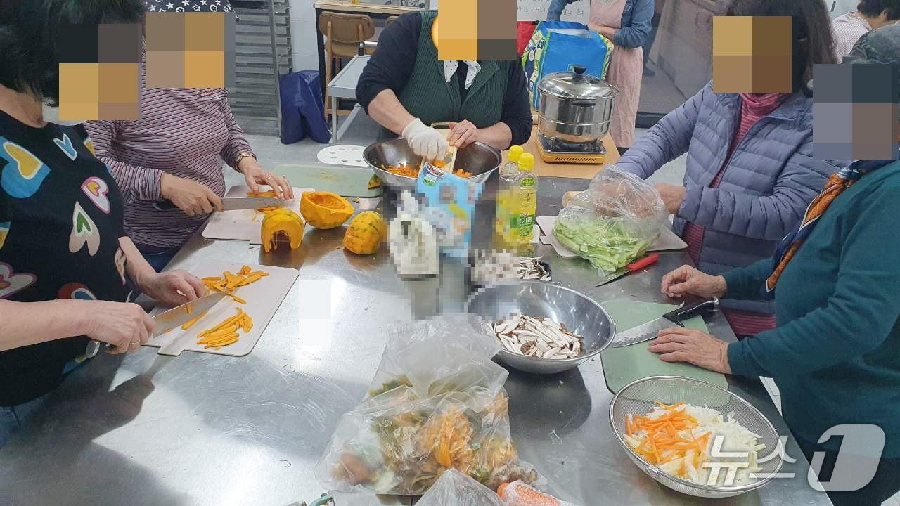 본문 이미지 - 경기 수원시 새빛 사회관계망 프로그램. &#40;수원시 제공. 재판매 및 DB 금지&#41; 2025.11.10/뉴스1