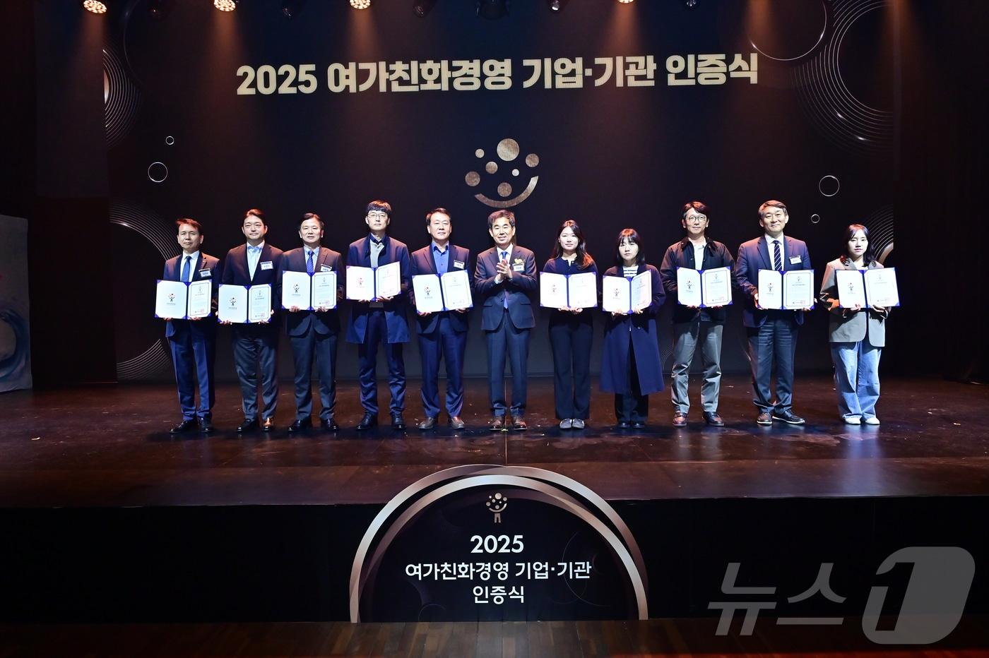 문화체육관광부가 주최하는 ‘2025년 여가친화경영 기관’ 인증식에 참석한 홍재선 서울관광재단 기획경영본부장&#40;서울관광재단 제공&#41; 