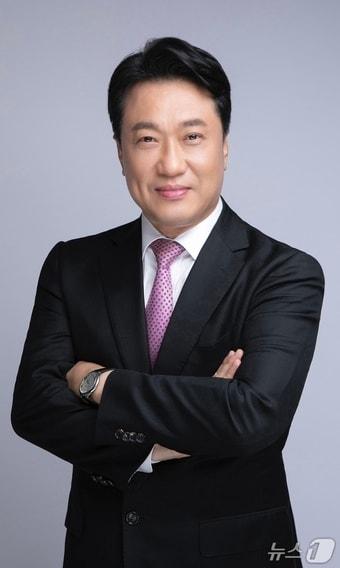 본문 이미지 - 대한병원협회는 국제병원연맹&#40;International Hospital Federation·IHF&#41; 차기 회장에 이왕준 명지병원 이사장&#40;사진&#41;이 선출됐다고 11일 밝혔다.&#40;대한병원협회 제공&#41;