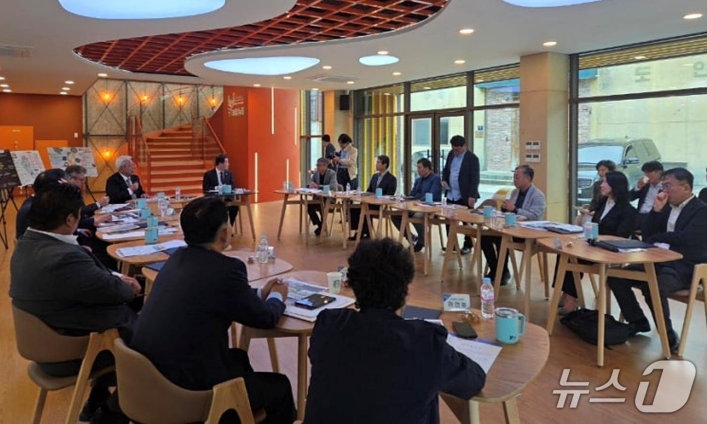 충북 증평군 도안복합문화공간 내 청춘농담누리 활용 모습.&#40;증평군 제공, 재판매 및 DB금지&#41;/뉴스1