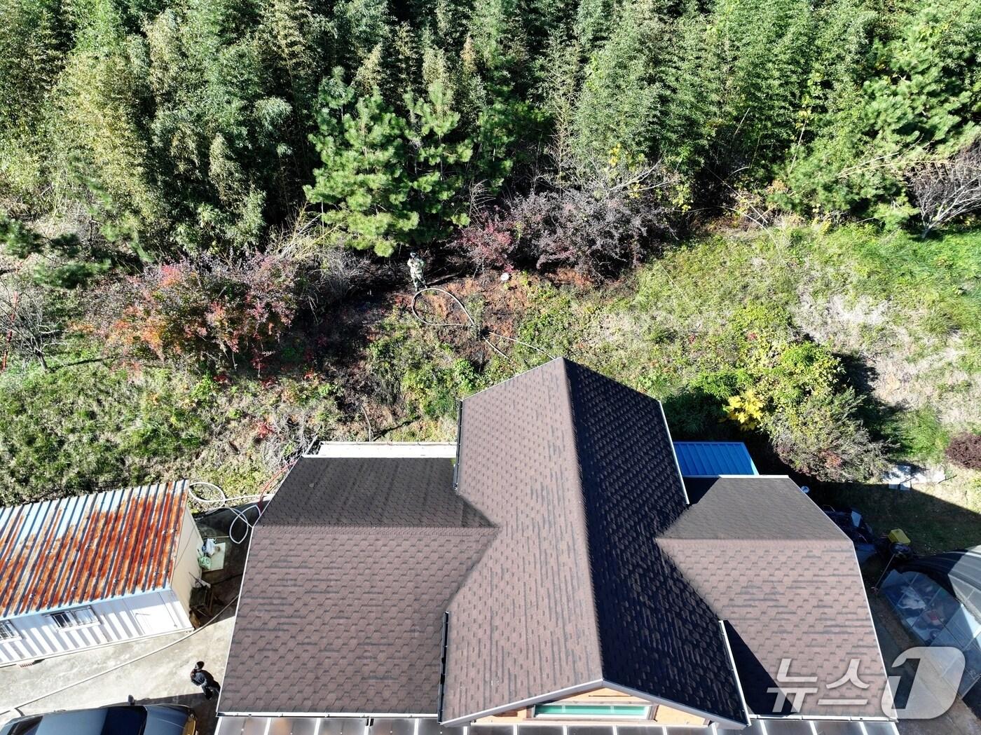 본문 이미지 - 태안 소원면 화재 현장. (태안소방서 제공, 재판매 및 DB금지) / 뉴스1 