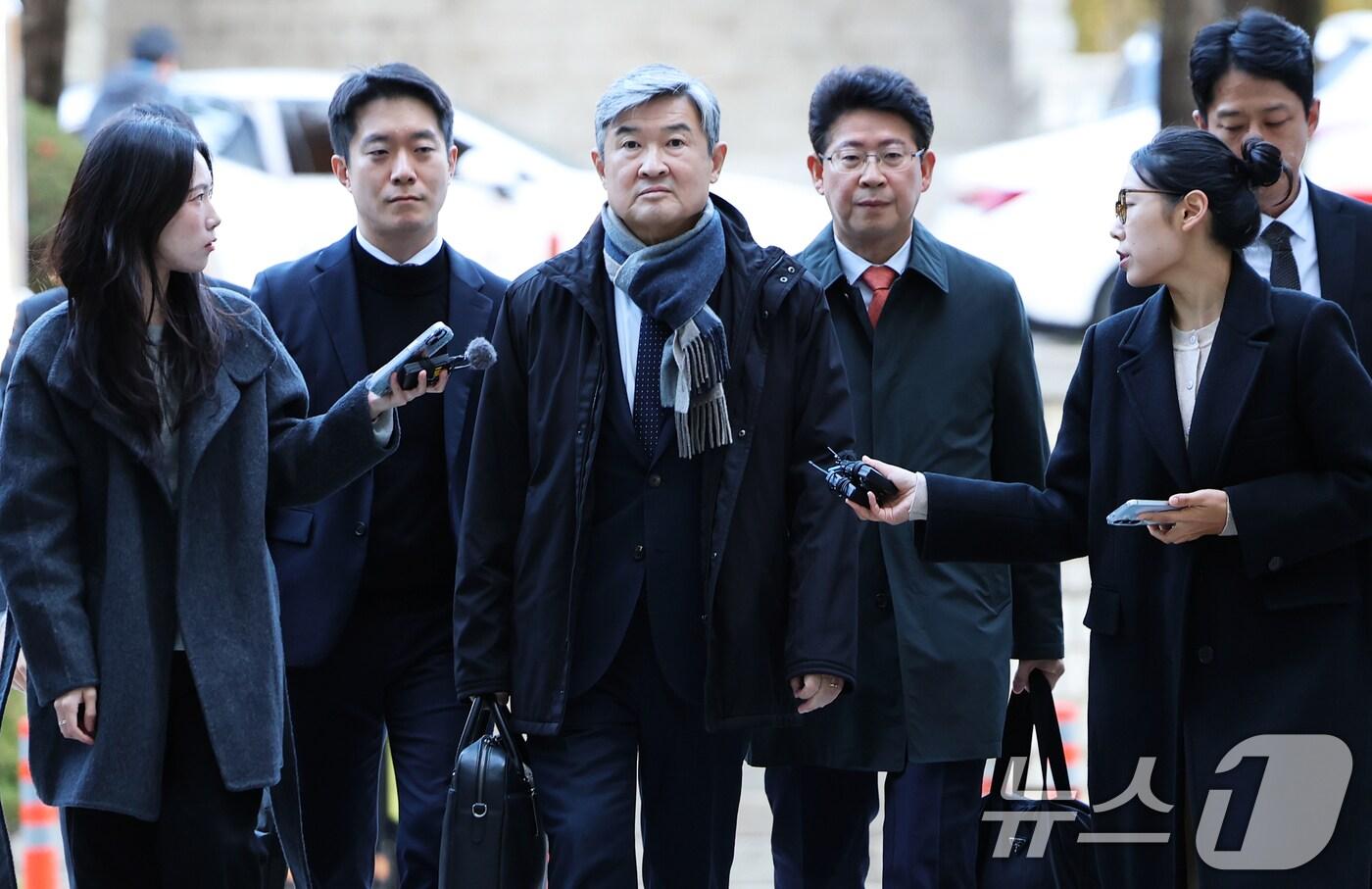 12·3 비상계엄 사태에 연루된 조태용 전 국가정보원장이 11일 오전 서울 서초구 서울중앙지방법원에서 열린 구속 전 피의자 심문&#40;영장실질심사&#41;에 출석하고 있다. 2025.11.11/뉴스1 ⓒ News1 오대일 기자