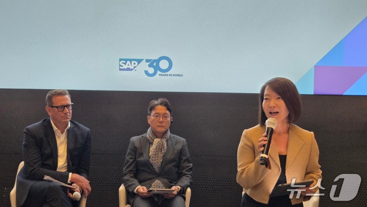 신은영 SAP코리아 대표가 서울 여의도 IFC Two 3층 더 포럼에서 열린 SAP코리아 창립 30주년 기자간담회서 발언하고 있다. 2025.11.11 뉴스1 ⓒ News1 김민석 기자