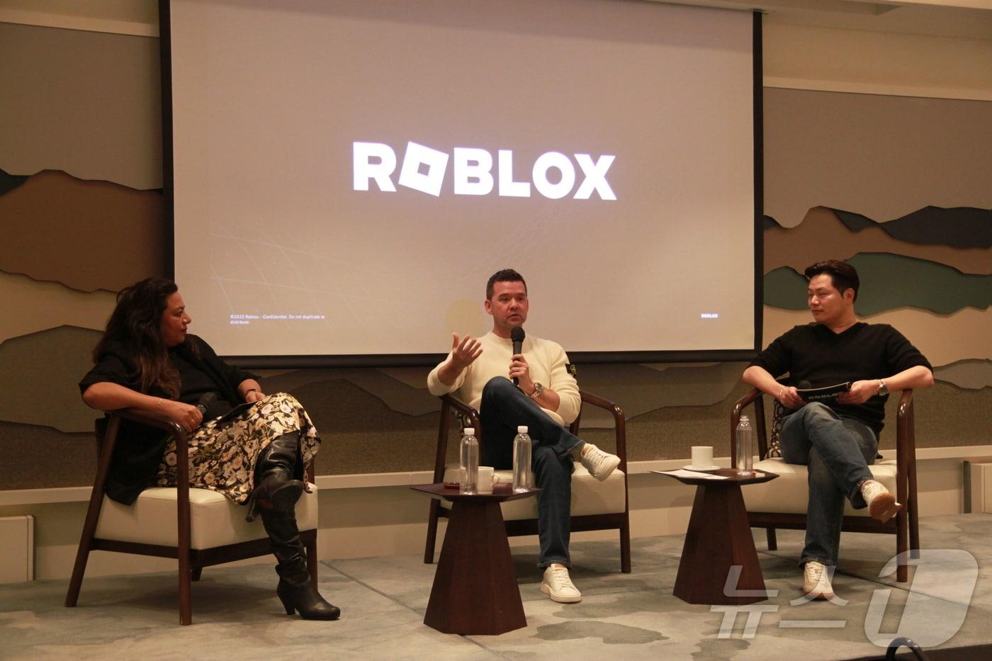제렛 웨스트 로블록스 글로벌 최고마케팅책임자(CMO)가 11일 서울 강남구에서 열린  '파이어사이드 챗' 세션에서 발언하고 있다. 로블록스는 이날 자사가 한국 게임 생태계에 미친 영향을 설명하는  '파이어사이드 챗' 세션을 개최했다.2025.11.11/뉴스1 ⓒ News1 김민재 기자