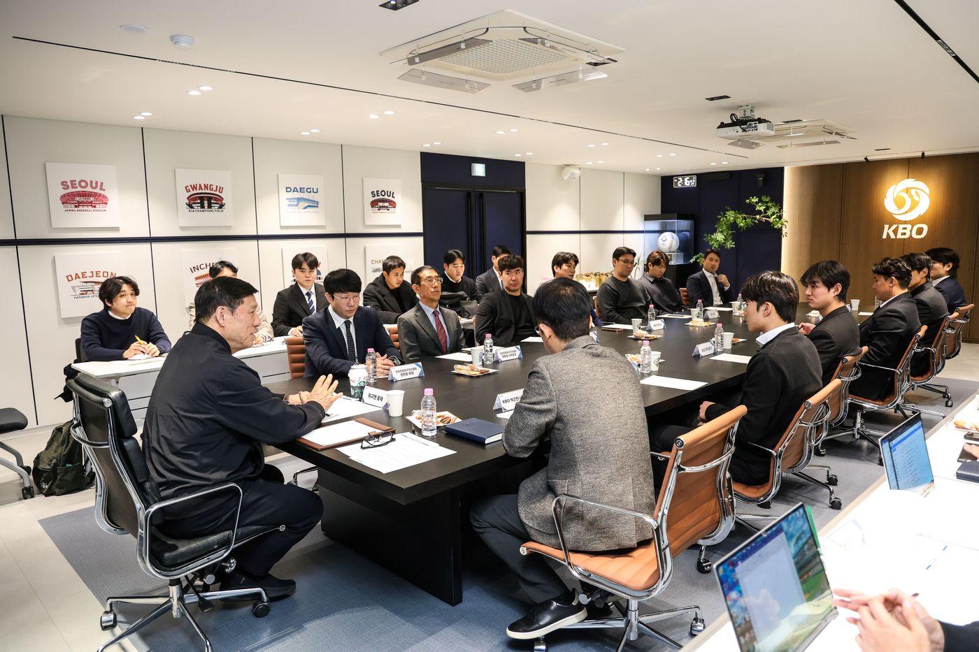 KBO와 한국프로야구선수협회가 10일 만나 프로야구 전반 현안을 논의했다. &#40;KBO 제공&#41;