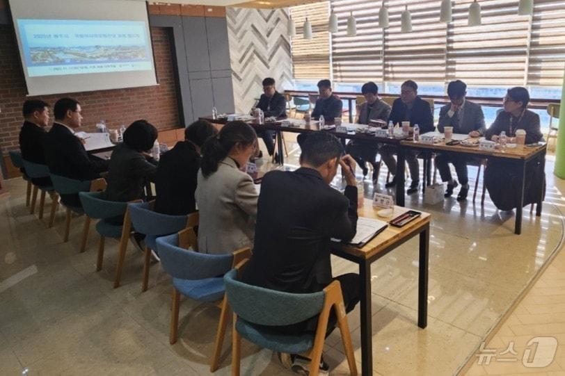 본문 이미지 - 광주시와 국립아시아문화전당&#40;ACC&#41;이 11일 광주비엔날레 회의실에서 2025 제2차 정례협의회를 열고 있다.&#40;광주시 제공. 재판매 및 DB 금지&#41; 