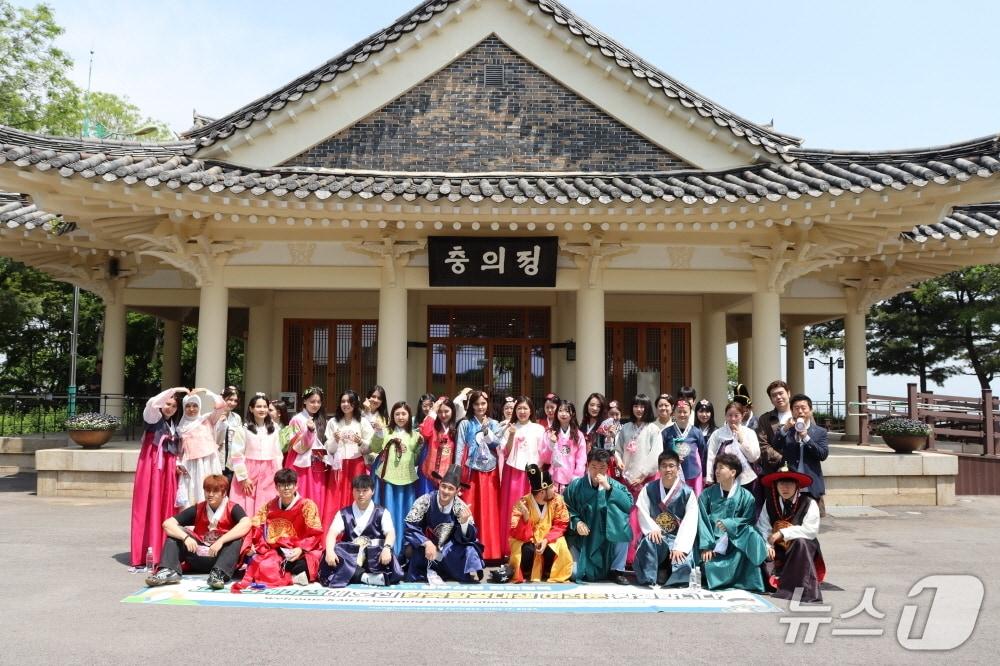 본문 이미지 - 지난 2023년 '행주산성 런케이션'에 참여한 한국항공대 외국인유학생들. (고양시 제공, 재판매 및 DB금지)