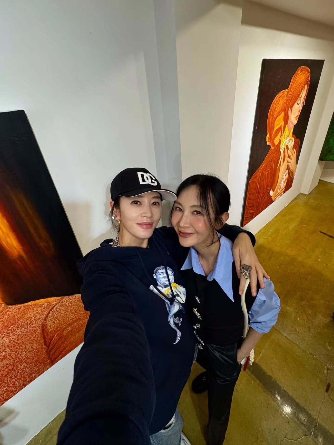 본문 이미지 - 김혜수와 채시라&#40;SNS 갈무리&#41;