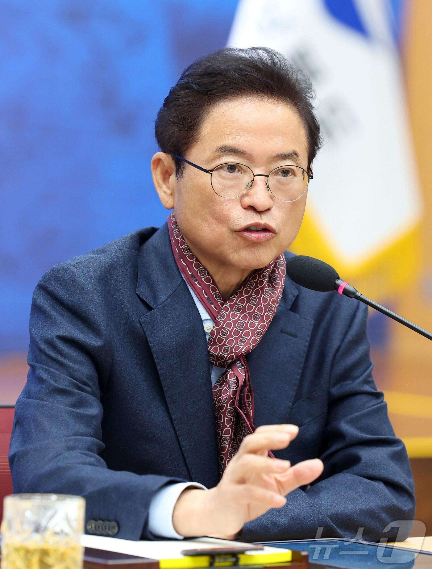 본문 이미지 - 이철우 경북지사가 11일 도청에서 열린 ‘2026년 중점 추진사업 보고회’에서 핵심사업의 추진 전략과 국비 확보 방안을 설명했다. ⓒ News1 김대벽기자