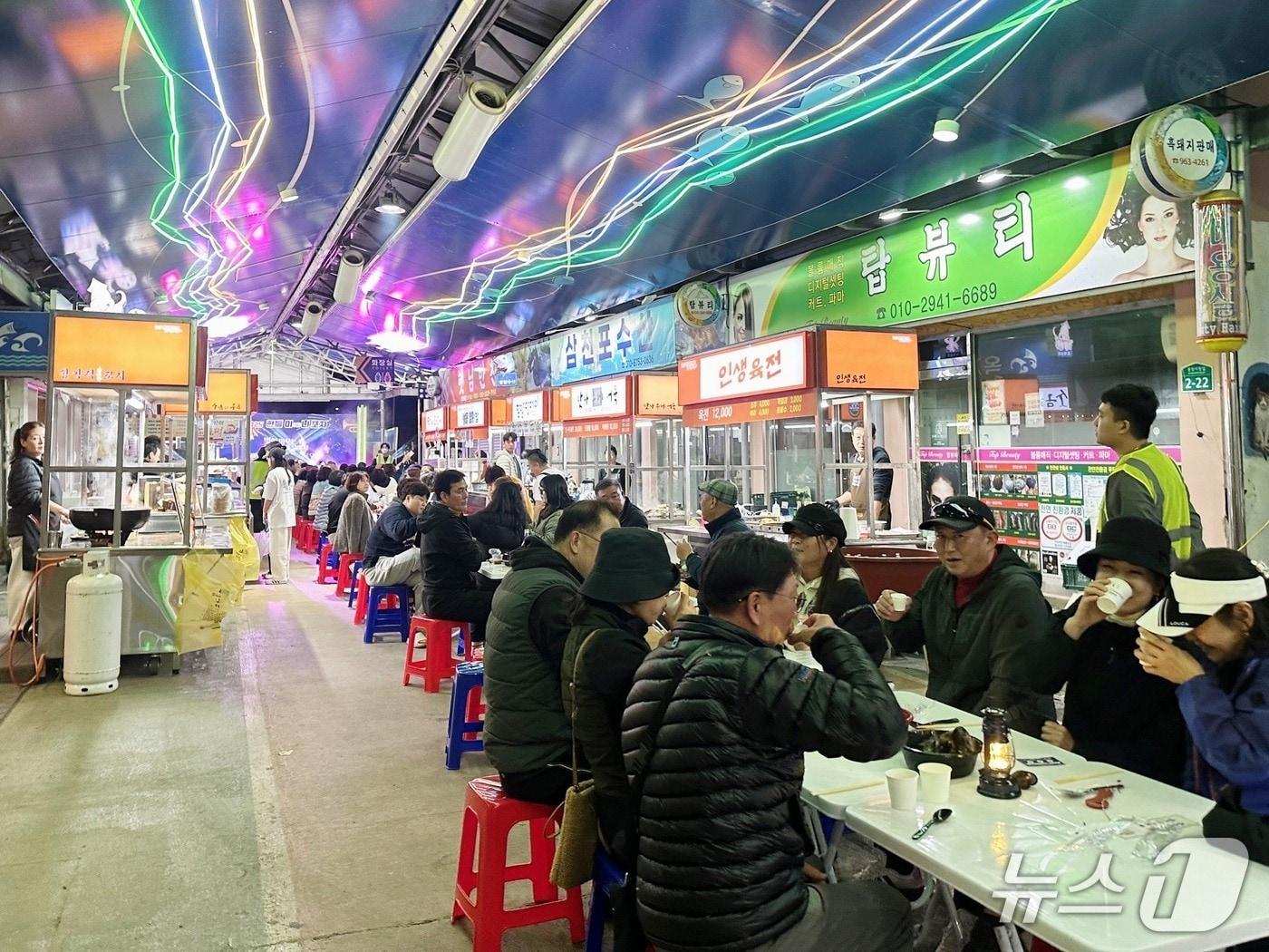 본문 이미지 - 함양군의 &#39;한들 미&#40;味&#41;니포차’ 전경&#40;함양군 제공. 재판매 및 DB금지&#41;.