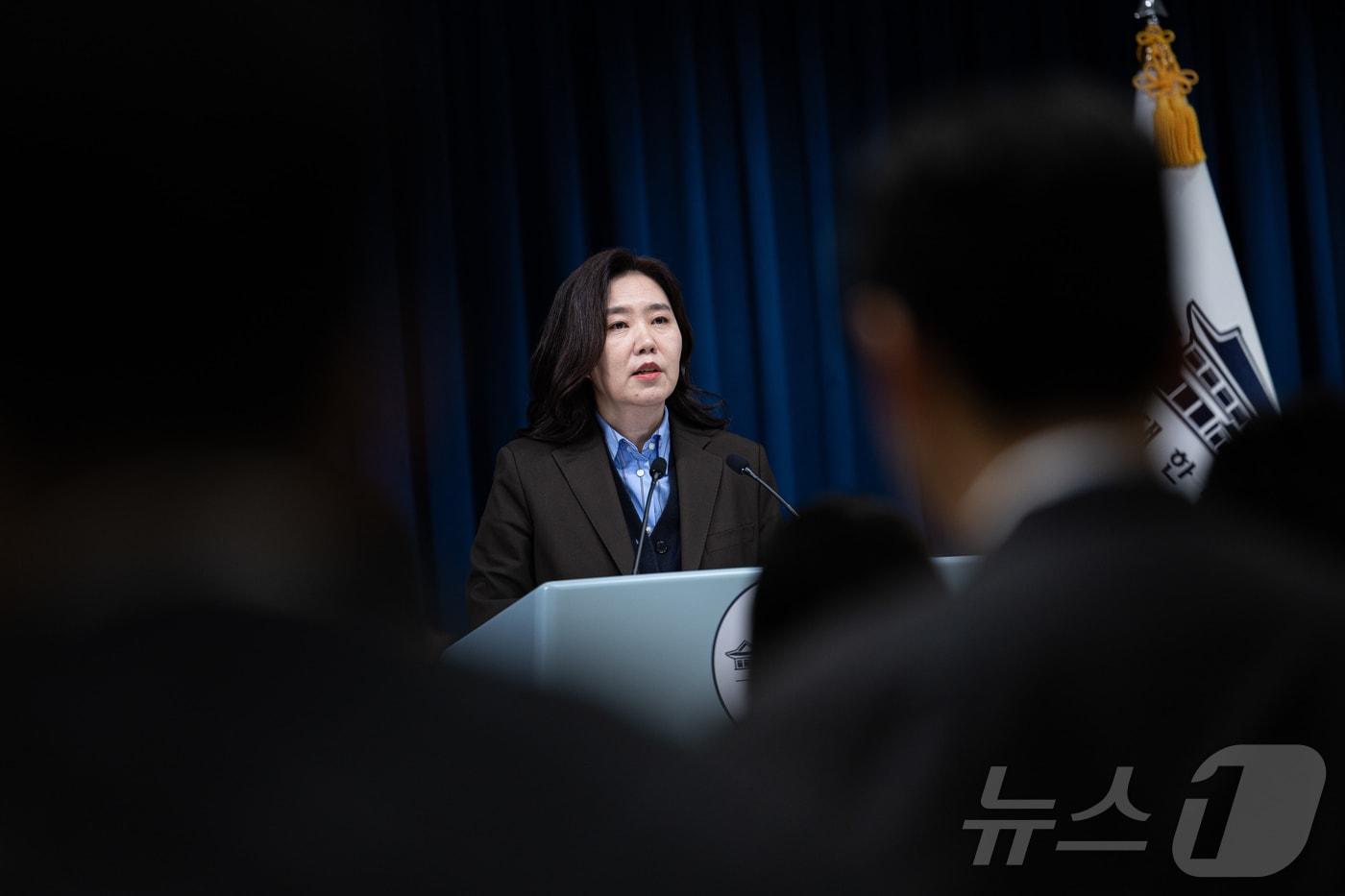 강유정 대통령실 대변인이 지난 11일 서울 용산 대통령실 청사에서 국무회의 결정 관련 브리핑을 하고 있다. 2025.11.11/뉴스1 ⓒ News1 이재명 기자