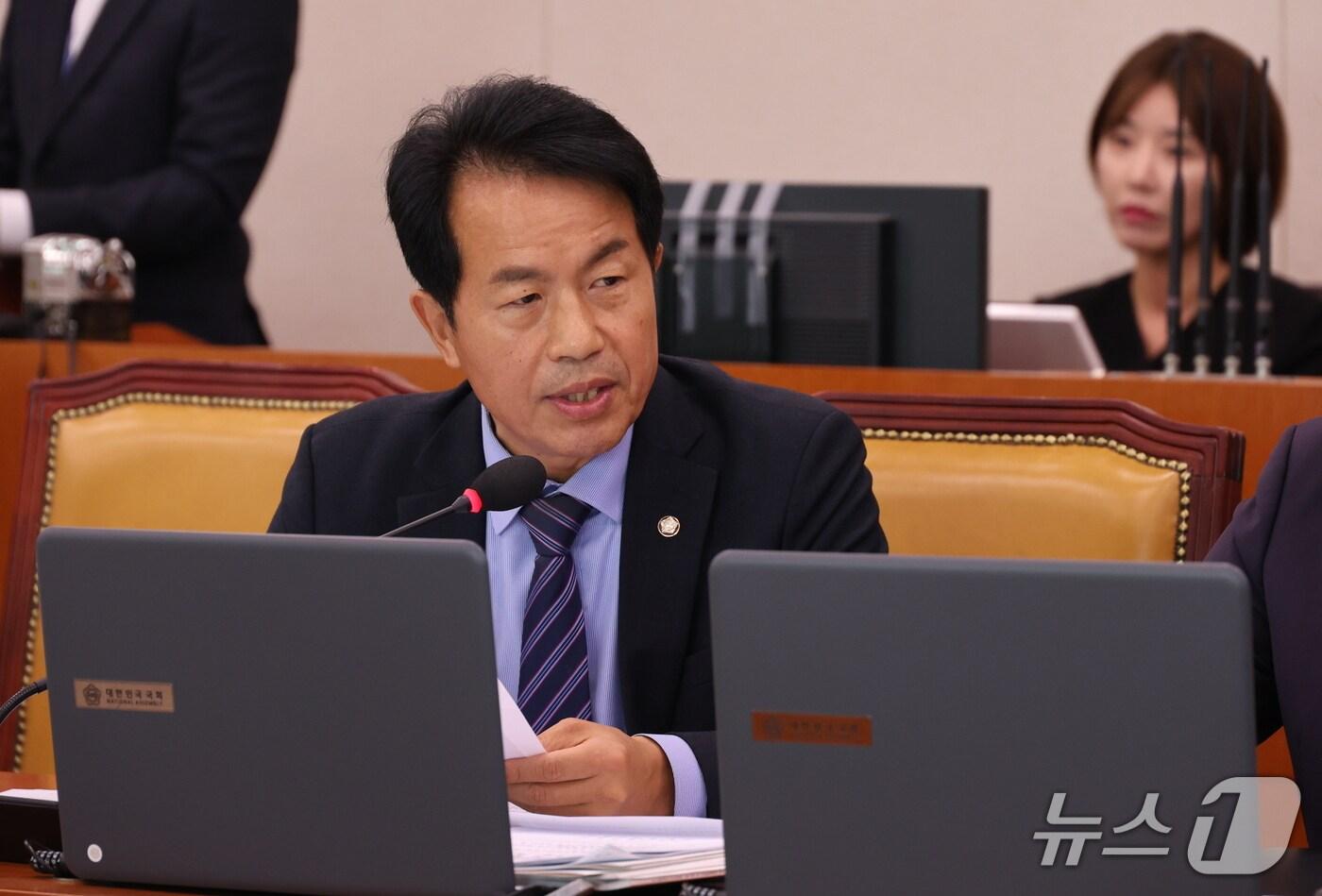 진보당 윤종오 국회의원이 11일 열린 국토교통위원회에서 질의하고 있다. (윤종오 의원 제공. 재판매 및 DB 금지) /뉴스1