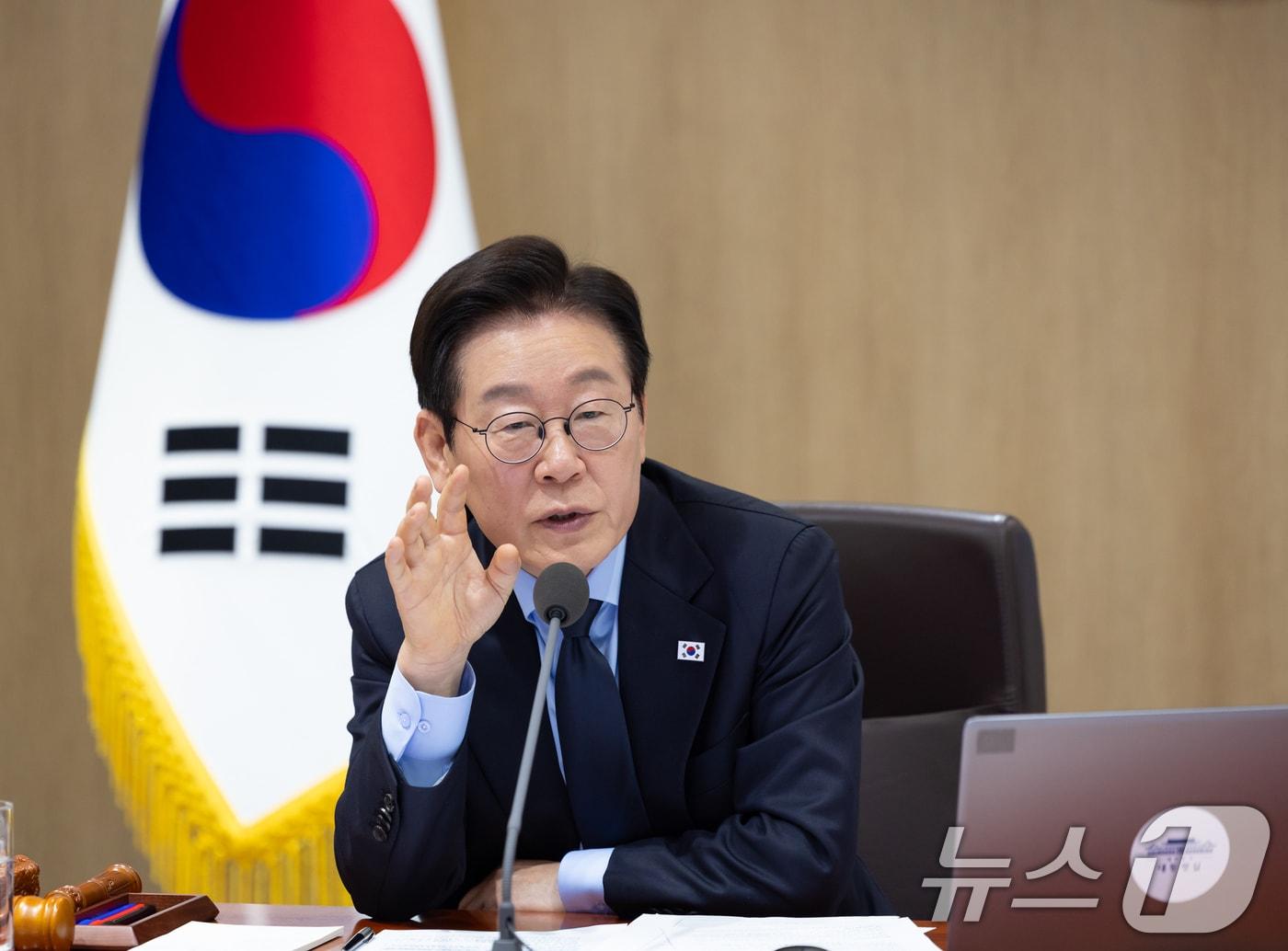 본문 이미지 - 이재명 대통령이 11일 서울 용산 대통령실 청사에서 열린 국무회의에서 발언하고 있다. (대통령실 제공. 재판매 및 DB 금지) 2025.11.11/뉴스1 ⓒ News1 허경 기자