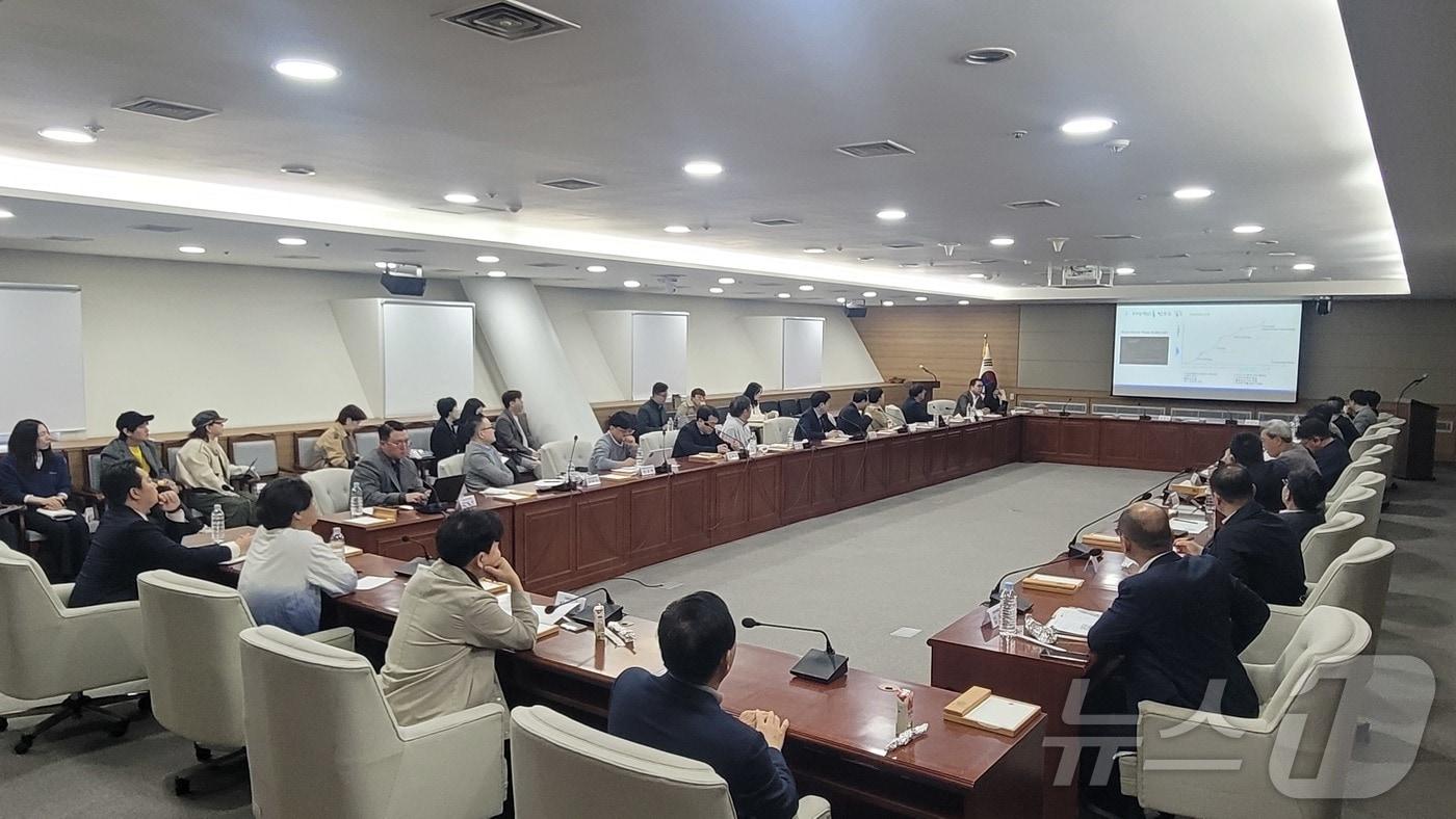 광주시의회 인공지능실증도시특별위원회가 11일 오전 시의회 대회의실에서 지역 AI기업 관계자들과 제1차 AI 기업 조찬간담회를 열고 있다.&#40;광주시의회 제공. 재판매 및 DB 금지&#41; 