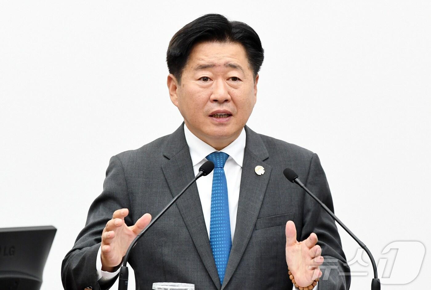 오영훈 제주특별자치도지사가 11일 제주 의회에서 열린 제444회 도의회 제2차 정례회 제1차 본회의에서 의원들의 도정질문에 답변하고 있다.(제주특별자치도의회 제공, 재판매 및 DB 금지) 2025.11.11/뉴스1 ⓒ News1 오미란 기자