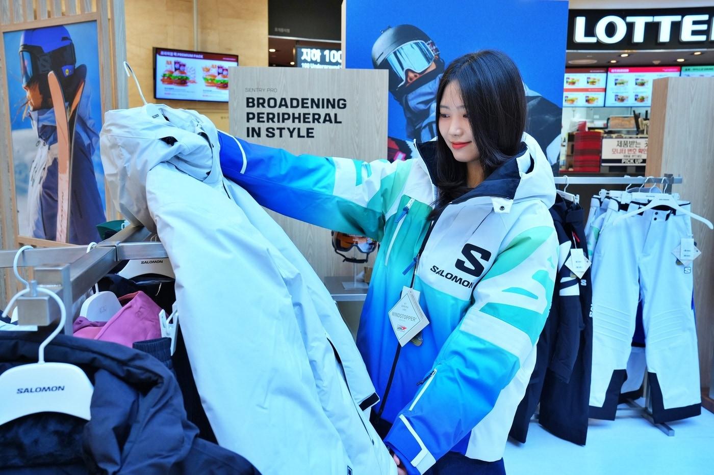 롯데백화점은 14~30일 올 한 해의 대미를 장식할 &#39;겨울 정기 세일&#39;을 선보인다.&#40;롯데백화점제공&#41;