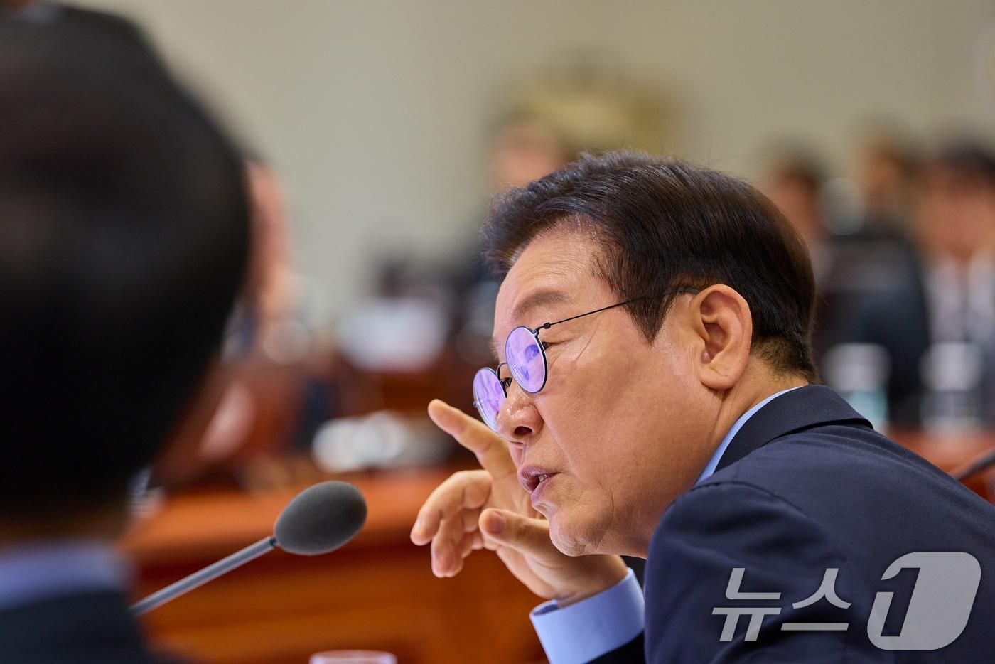 이재명 대통령이 11일 서울 용산 대통령실 청사에서 열린 국무회의에서 발언하고 있다. &#40;이재명 대통령 SNS. 재판매 및 DB 금지&#41; 2025.11.11/뉴스1 ⓒ News1 허경 기자