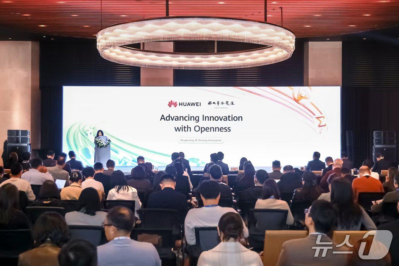 화웨이가 11일 베이징에서 제6회 혁신 및 지식재산권&#40;IP&#41; 포럼을 개최했다.