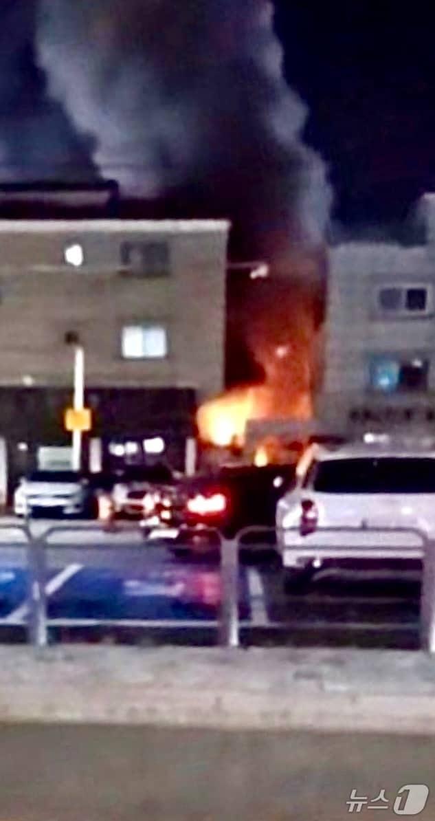 본문 이미지 - 화재 현장. &#40;경기도소방재난본부 제공. 재판매 및 DB 금지&#41; 2025.11.11/뉴스1