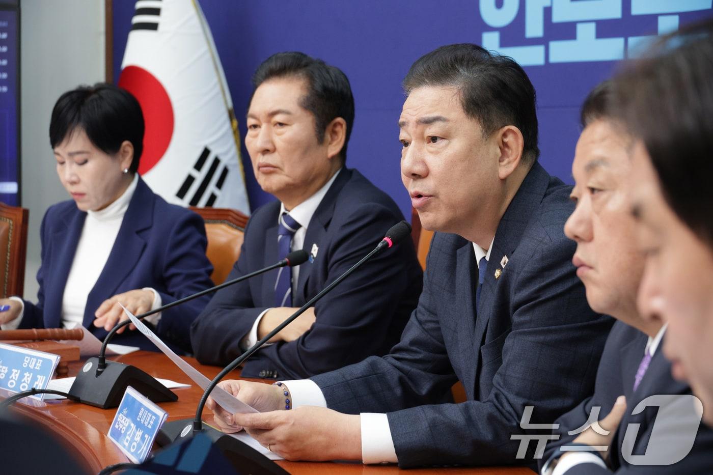 김병기 더불어민주당 원내대표가 12일 서울 여의도 국회에서 열린 최고위원회의에서 발언하고 있다. 2025.11.12/뉴스1 ⓒ News1 신웅수 기자