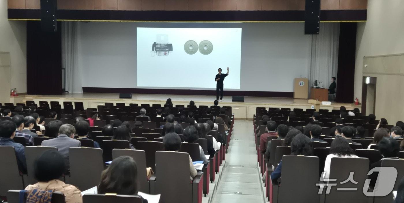 지난 7일 개막 강연 모습.(부산시교육청 제공. 재판매 및 DB금지)