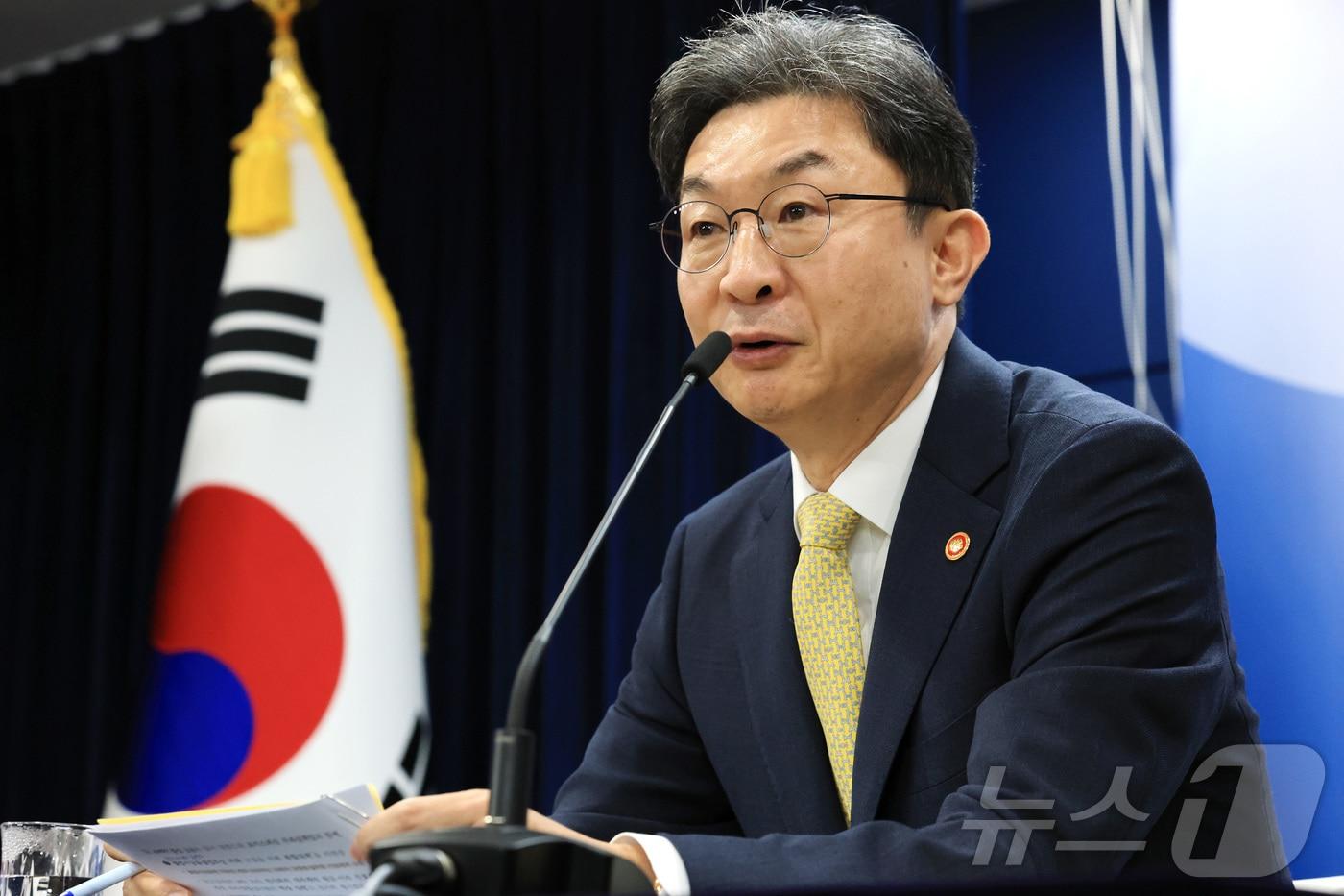 이억원 금융위원회 위원장이 12일 오전 서울 종로구 정부서울청사에서 열린 정례 기자간담회에서 발언을 하고 있다. 2025.11.12/뉴스1 ⓒ News1 임세영 기자