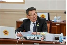 본문 이미지 - 김재철 전남도의원이 전남도교육청 행정사무감사에서 질의하고 있다.&#40;전남도의회 제공, 재판매 및 DB금지&#41;/뉴스1 