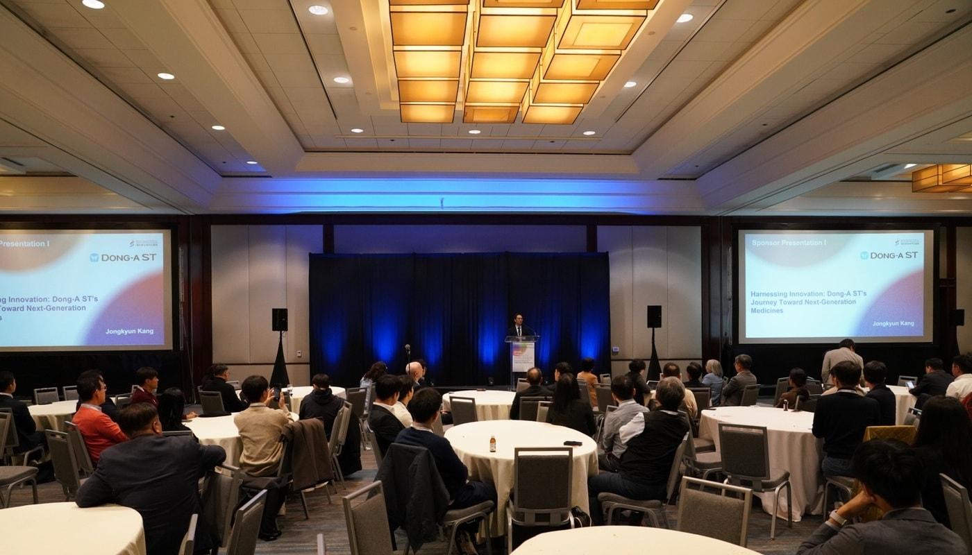  2025 KASBP 가을 심포지엄에서 동아에스티 강종균 보스턴 오픈이노베이션 센터장이 동아에스티의 차세대 의약품 개발과 글로벌 오픈이노베이션 전략을 주제로 발표하고 있다. &#40;동아에스티 제공&#41;