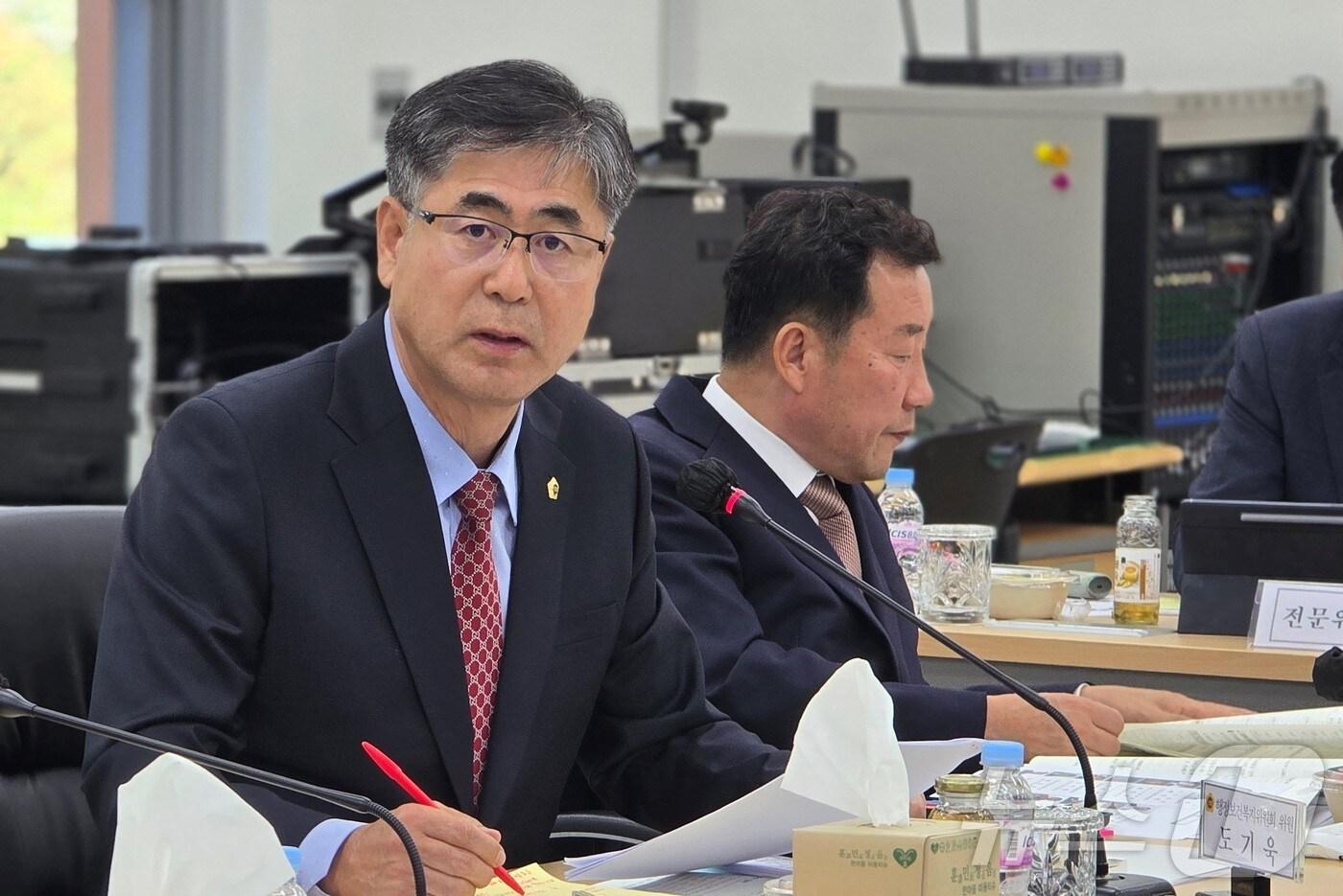 경북도의회가 12일 새마을재단 등 출연기관을 상대로 행정사무감사를 벌이고 있다.&#40;경북도의회 제공. 재판매 및 DB금지&#41; /뉴스1