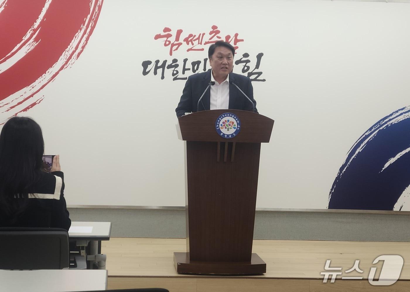 안호 산업경제실장이 &#39;국가 첨단 디스플레이 연구 플랫폼 구축 사업&#39; 선정 브리핑을 하고 있다.2025.11.12/뉴스1