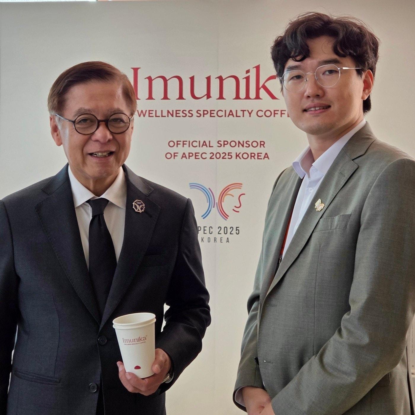 본문 이미지 -  시하삭 푸엉껫깨우&#40;Sihasak Phuangketkeow&#41; 태국 외무장관과 박진후 이뮤니카 대표.&#40;이뮤니카 제공&#41;