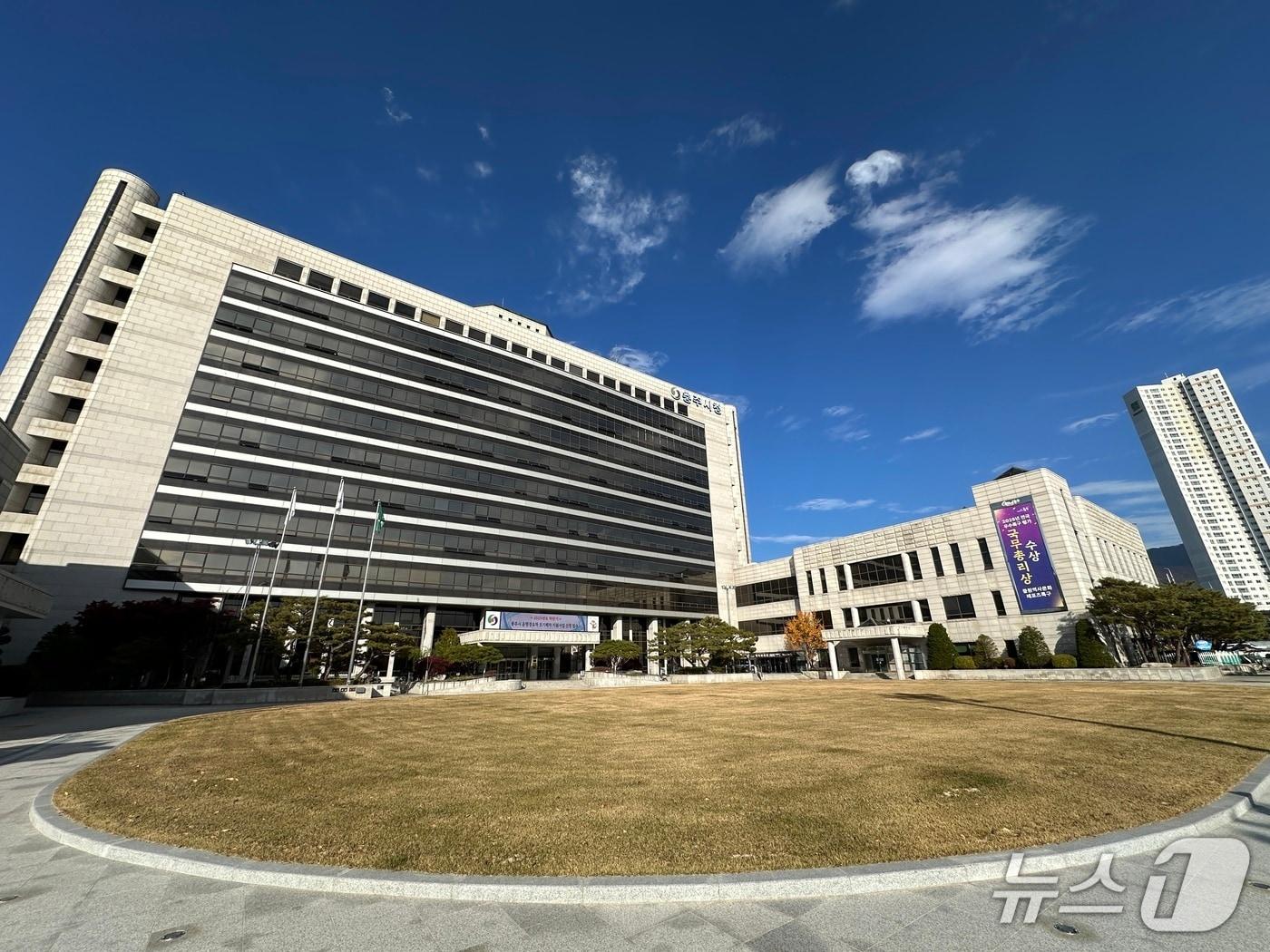 본문 이미지 - 충주시청 잔디광장.&#40;재판매 및 DB금지&#41;/뉴스1 