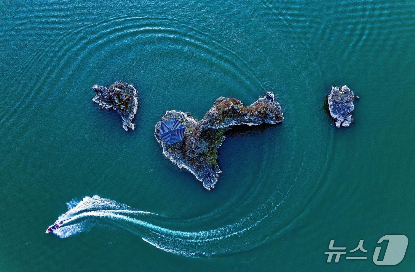 &#39;제22회 아름다운 한강사진 공모전&#39; 대상을 수상한 정태섭 작가의 ‘도담삼봉’.&#40;한강청 제공&#41;
