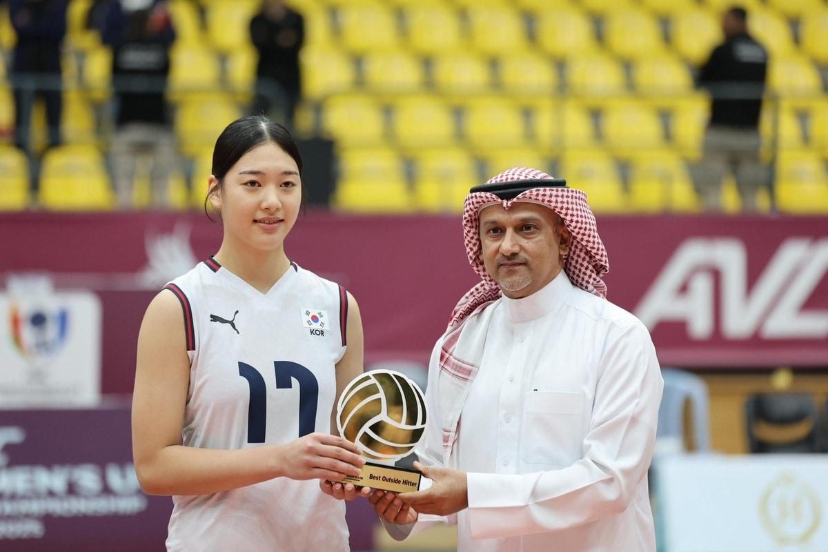 본문 이미지 - 김연경재단의 장학생으로 선정된 손서연&#40;경해여중&#41;. &#40;아시아배구연맹 SNS 캡처&#41;