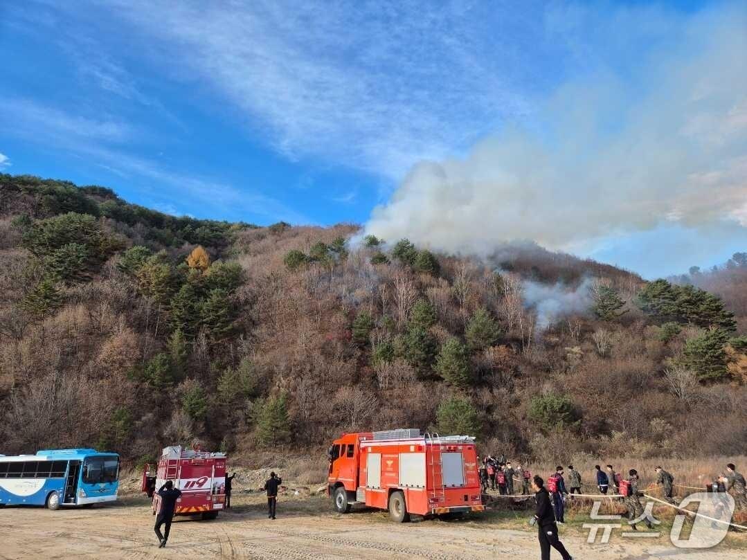 본문 이미지 - 강원 영월 상동읍의 한 군 사격장 산불 현장.&#40;강원도소방본부 제공,재판매 및 DB금지&#41;