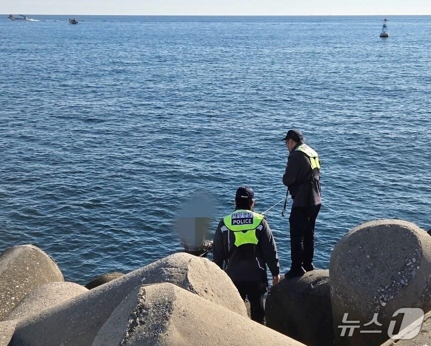 본문 이미지 - 강릉해경 관할 테트라포드 안전관리 강화.&#40;강릉해경 제공, 재판매 및 DB 금지&#41; 2025.11.12/뉴스1