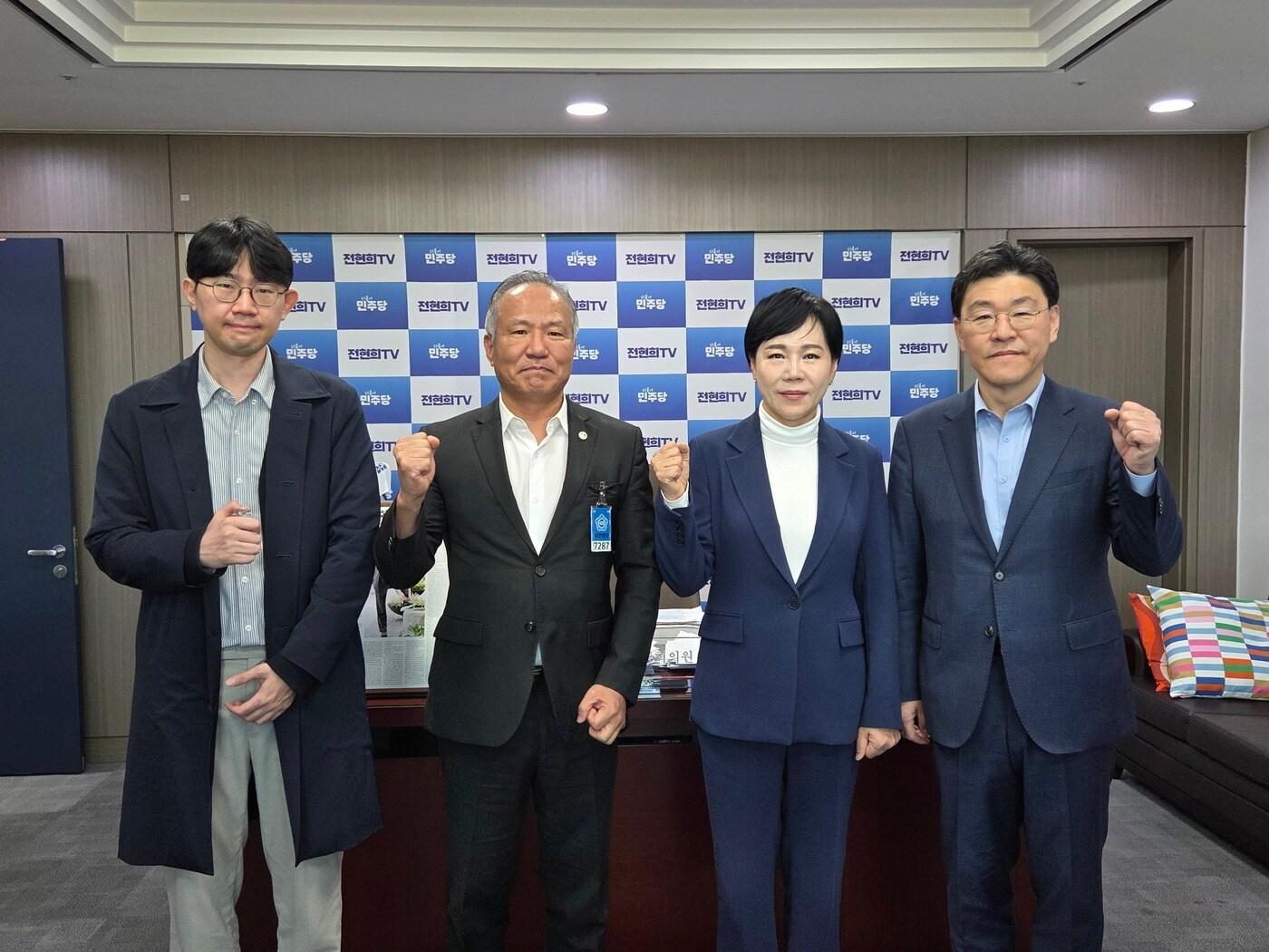 본문 이미지 - 서울특별시의사회는 12일 전현희 더불어민주당 의원실에서 '검체 수탁 제도 관련 간담회'를 열고 제도의 문제점과 개선 방향을 논의했다고 밝혔다.(서울시의사회 제공)