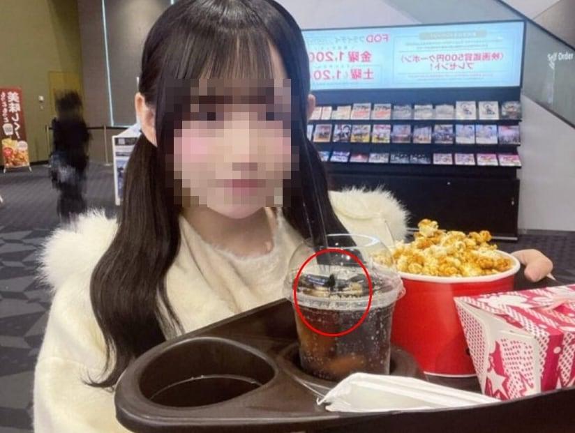 본문 이미지 - SNS에 올린 사진 때문에 걸그룹에서 퇴출당한 후지사키 아즈(17) 출처=Koreaboo