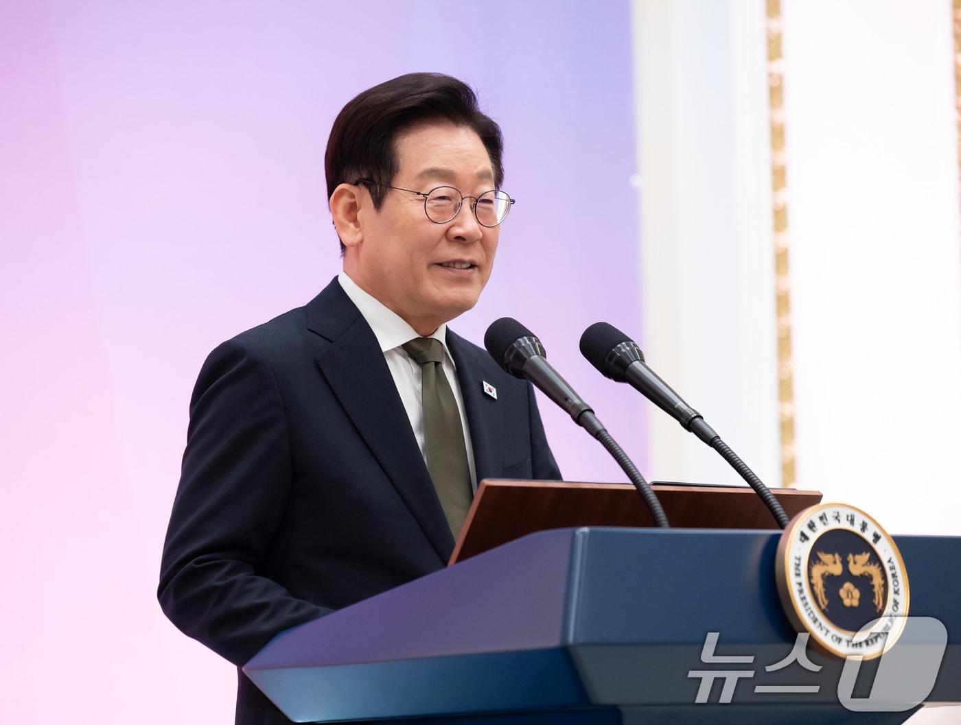 본문 이미지 - 이재명 대통령이 12일 청와대 영빈관에서 열린 시장·군수·구청장 초청 국정설명회에서 발언하고 있다. &#40;대통령실 제공. 재판매 및 DB 금지&#41; 2025.11.12/뉴스1 ⓒ News1 허경 기자