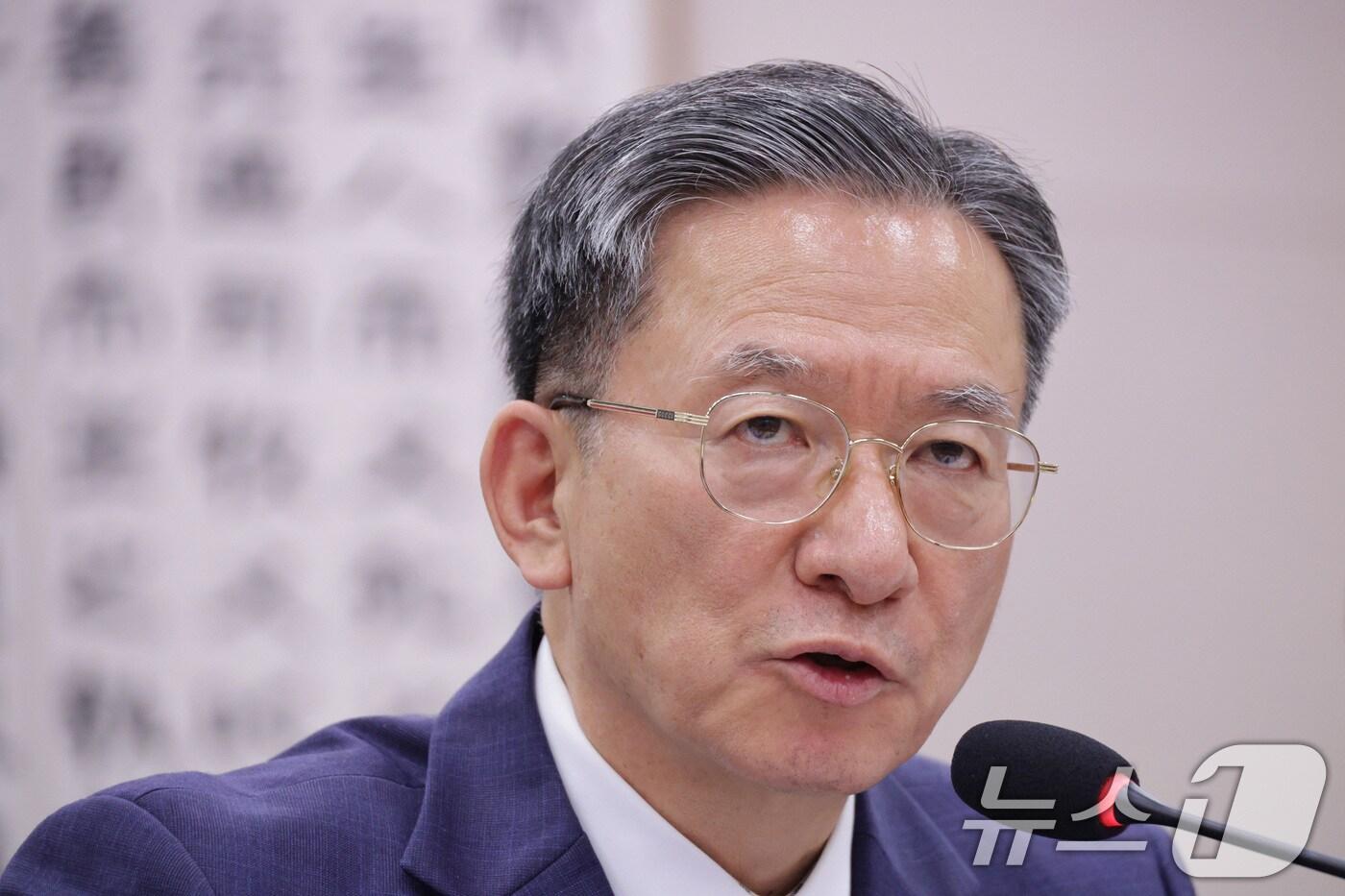 정성호 법무부 장관이 12일 서울 여의도 국회에서 열린 법제사법위원회 전체회의에서 의원 질의에 답변하고 있다. 2025.11.12/뉴스1 ⓒ News1 신웅수 기자