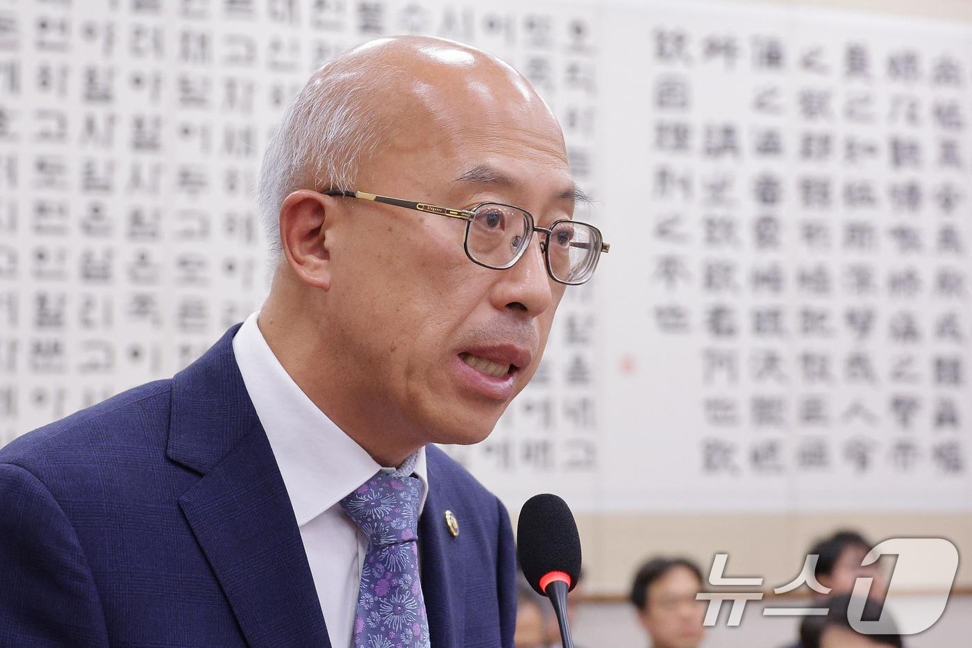 조원철 법제처장이 지난 12일 서울 여의도 국회에서 열린 법제사법위원회 전체회의에서 예산안 통과 감사 인사말을 하고 있다. 2025.11.12/뉴스1 ⓒ News1 신웅수 기자