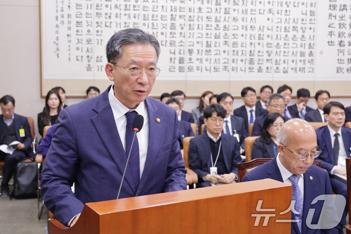 정성호 법무부 장관이 12일 서울 여의도 국회에서 열린 법제사법위원회 전체회의에서 예산안 통과 감사 인사말을 하고 있다. 2025.11.12/뉴스1 ⓒ News1 신웅수 기자